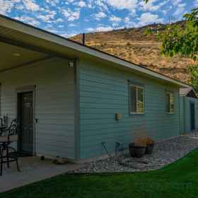 Logo1Charming Cottage with Outdoor Kitchen and Sauna - Inviting Retreat,National Historic Oregon Trail Interpretive Center飯店