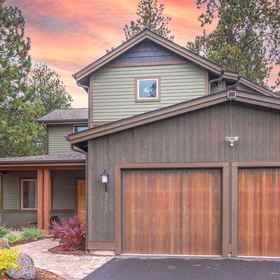 Hotel Exterior 1 Luxury Amenities and Forest Views - Stunning Pine Post Lodge, Bend Rock Gym Hotels