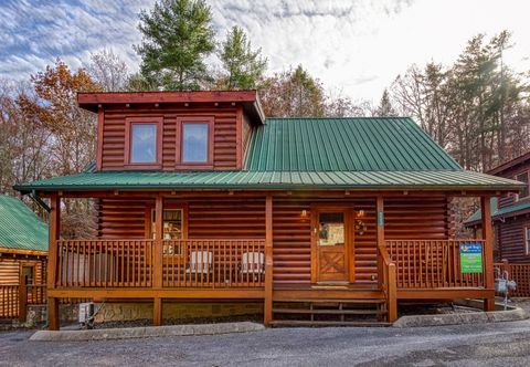 Others Home Theater and Game Room Oasis - Stunning Luxury Cabin