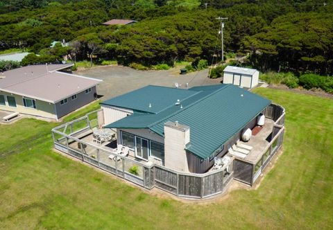 기타 Dog-friendly oceanfront beach home w/ private hot tub and stunning ocean views