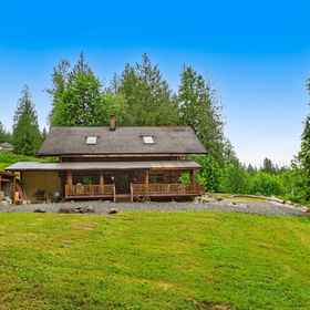 Hotel Exterior1Unique mountain view log home with a wood stove, balcony, patio, & board games,金郡飯店