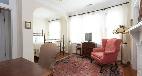 기타 2 Steps to Boutique Shops and Fine Dining - Charming Victorian Haven