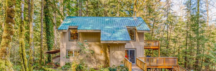 Others Fantastic river cabin near Mount Hood with private hot tub, firepit, & gas grill