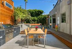 Khác 2 Ocean Views and Modern Beach House - Charming Coastal Retreat