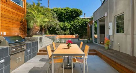 Khác 2 Ocean Views and Modern Beach House - Charming Coastal Retreat