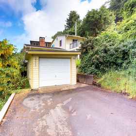 Hotel Exterior1Upscale house with ocean views, entertainment & large deck - beach nearby,福格提克里克州立游乐区飯店