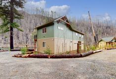 その他 4 Fully rebuilt riverfront home with deck, fireplace, & W/D - dog-friendly