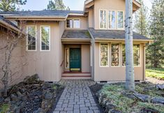 Khác 3 Cozy Living Spaces and Hot Tub with Bikes - Charming Oasis