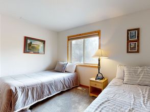 Others 4 Dog-friendly destination with pool, private hot tub, fireplace & SHARC passes