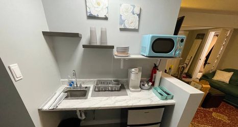 其他 2 Luxurious Living Room and Kitchenette - Modern Oasis