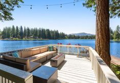 其他 4 Luxe lakeside cottage with furnished porch, 2 docks, firepit & deck