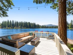 其他 4 Luxe lakeside cottage with furnished porch, 2 docks, firepit & deck