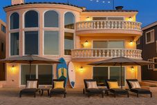 Others Rooftop Deck and Direct Beach Access - Enchanting Coastal Haven