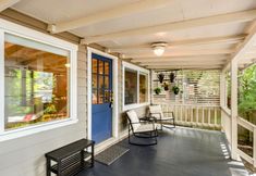 其他 5 Luxe lakeside cottage with furnished porch, 2 docks, firepit & deck