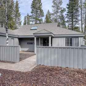 Hotel Exterior 1 Big Leaf 33, Lava Lands Visitor Center Hotels