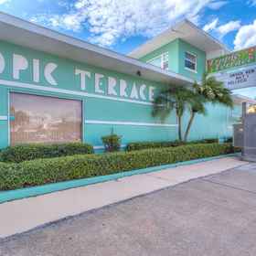 Hotel Exterior 1 Poolside Studio and Private Beach Access - Cozy Tropical Escape, Hotel Pinellas County