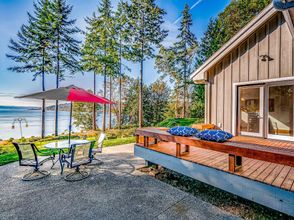 其他 4 Water-view dog-friendly home with Squamish Harbor view & beach access