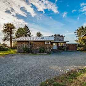 Hotel Exterior1Classic home with ocean views - just a short walk to parks & beaches,洪堡县飯店