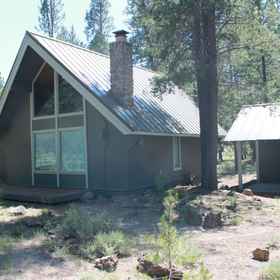 Hotel Exterior 1 Cảm giác cabin được cập nhật, thân thiện với thú cưng - Lava Top 1, Khách sạn Lava Lands Visitor Center