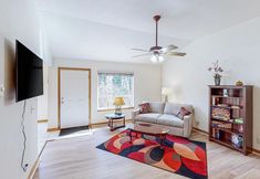 Others 3 Dog-friendly house with fast WiFi and private w/d - less than a mile to beach