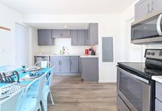 Others 4 Fire Pit, Air Conditioning, Smart TV - Charming Chic Retreat