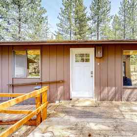 Hotel Interior/Public Areas 1 Charming, single-level retreat with a gas fireplace, AC, washer/dryer, & SHARC, Lava Lands Visitor Center Hotels