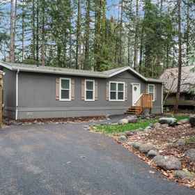 Hotel Exterior1Seasonal Pool and Tennis Court - Charming Nature Retreat,The Courses at Resort at the Mountain飯店