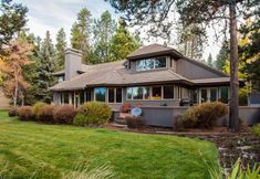 其他 2 Gourmet Kitchen and Scenic Deck with Hot Tub - Elegant Traditional Escape