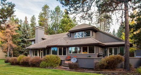 其他 2 Gourmet Kitchen and Scenic Deck with Hot Tub - Elegant Traditional Escape