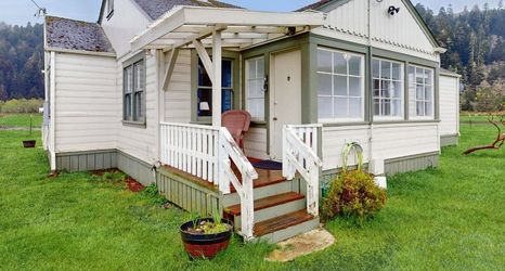 Others 2 Redwood Farmhouse in the Orick Valley