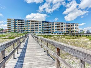 Lainnya 4 Seaside Retreat with Private Balcony, Easy Beach Access