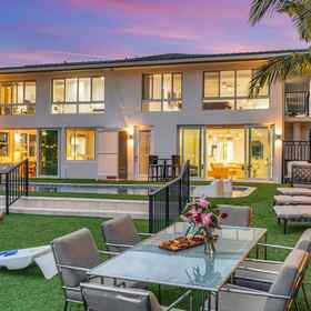 Hotel Interior/Public Areas1Stunning Waterfront Suite - Heated Pool, Dock, Grill Area,拉斯奥拉斯河滨飯店