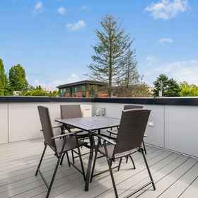 Hotel Interior/Public Areas 1 Rooftop Patio and Spacious Layout - Charming Urban Haven, 金郡 酒店