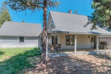 Lainnya Wraparound Porch and Hot Tub - Charming Cozy Cabin Retreat