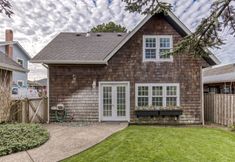 Others 2 Seaside Classic Cottage