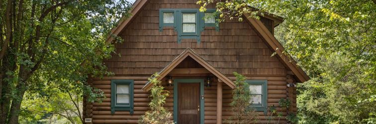 Others Cozy Log Cabin with Hot Tub and Deck - Charming Mountain Retreat