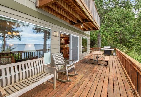 Khác Pinecone Cabin