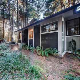 Hotel Exterior1Coleman Creek House,Oceanside Ocean Front Cabins飯店