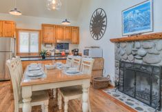 Lainnya 5 Wraparound Porch and Hot Tub - Charming Cozy Cabin Retreat