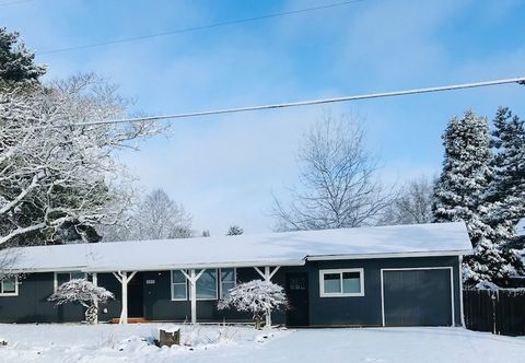 Others Tree Swing, Shower and Cozy Fire Pit - Stunning Outdoor Paradise