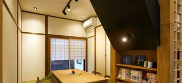 Others 2 Waiting for Pavilion