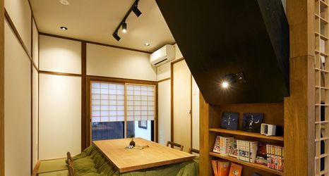 Others 2 Waiting for Pavilion