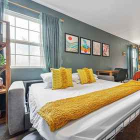 Logo 1 Separate Entrance and Alluring Amenities - Charming Cozy Escape, San Diego Hotels