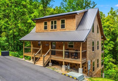 Khác Breathtaking Mountain Views and Game Room - Luxurious Smoky Mountain Haven