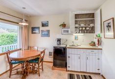 其他 7 Cozy Suite with Kitchenette and Scenic Outdoor Dining - Charming Coastal Haven