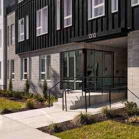 Hotel Exterior 1 Rooftop Deck and Stylish Interiors - Charming Nashville Retreat, Nashville Toy Museum Hotels