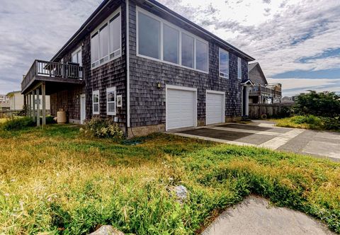 Others Waterfront, dog-friendly home with fast WiFi, game room, grill & stunning views