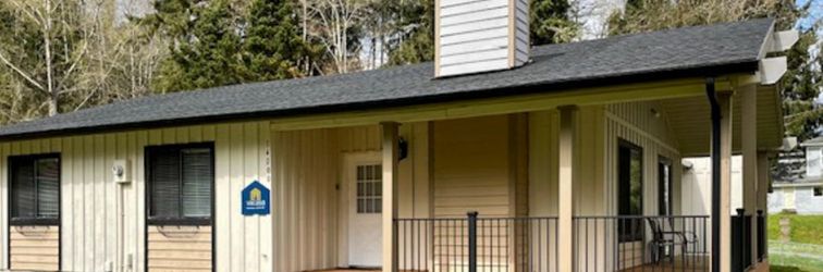 Others Dog friendly home by river with WiFi, hot tub, fireplace, washer/dryer