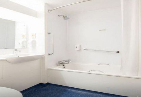 Others Travelodge Wakefield Woolley Edge M1 Northbound