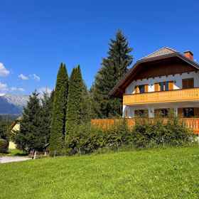 Hotel Exterior1The Red Apartment,格罗斯索尔克飯店